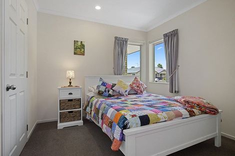 Photo of property in 6 Ernest Shackleton Place, Waiuku, 2123