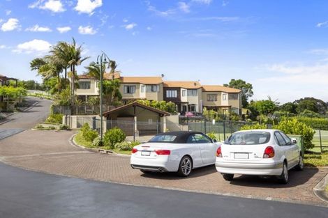 Photo of property in 9/8 Tobago Place, Sunnynook, Auckland, 0620