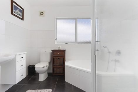 Photo of property in 9 Montclair Rise, Browns Bay, Auckland, 0630