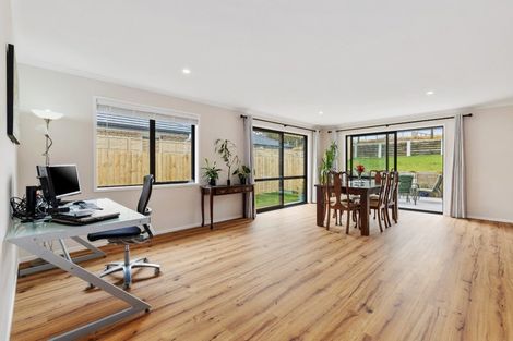 Photo of property in 12 Jeroboam Loop, Kumeu, 0810