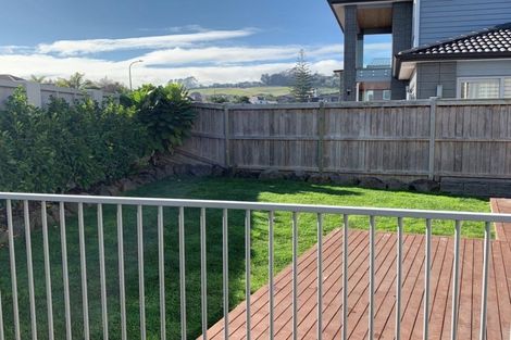 Photo of property in 39 Point View Drive, East Tamaki Heights, Auckland, 2016