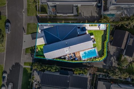 Photo of property in 11 Sharon Road, Waiake, Auckland, 0630