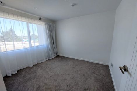Photo of property in 7 Lilac Lane, Oteha, Auckland, 0632