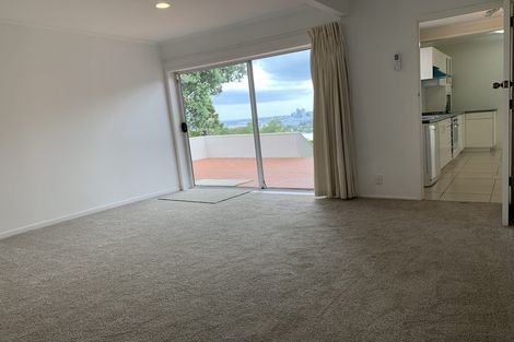 Photo of property in 115 Pupuke Road, Northcote, Auckland, 0627