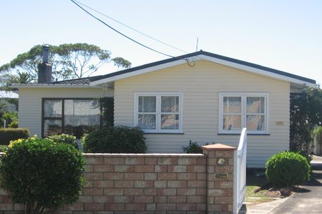 Photo of property in 10 Kuaka Place, New Lynn, Auckland, 0600