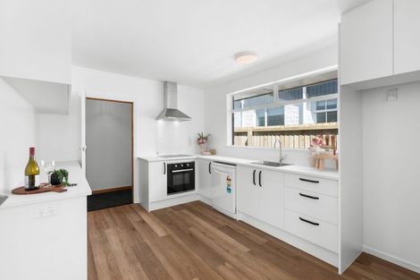 Photo of property in 2 Moorpark Place, Ilam, Christchurch, 8041