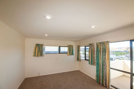 Photo of property in 27 Derry Hill, Churton Park, Wellington, 6037