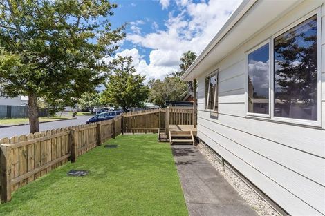 Photo of property in 5 Kinvig Place, Ranui, Auckland, 0612
