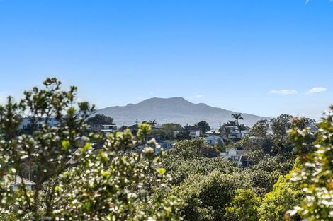 Photo of property in 49a Onewa Road, Northcote, Auckland, 0627