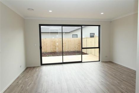 Photo of property in 9 Karokaro Road, Takanini, 2112