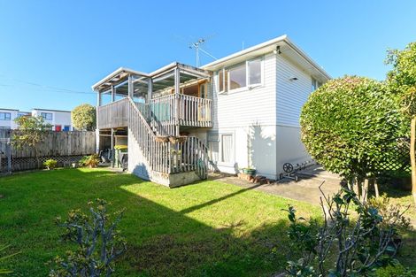 Photo of property in 18 Lavelle Road, Henderson, Auckland, 0612