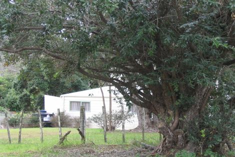 Photo of property in 42 Powells Road, Cable Bay, 0420