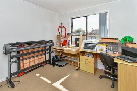 Photo of property in 18 Taitimu Drive, Weymouth, Auckland, 2103