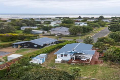 Photo of property in 44 Sarah Street, Waikawa Beach, Levin, 5573