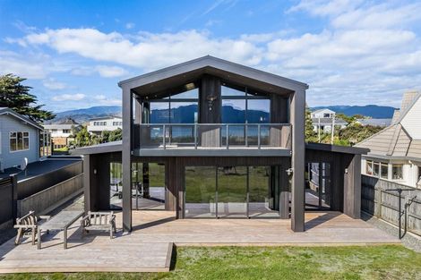 Photo of property in 123 Manly Street, Paraparaumu Beach, Paraparaumu, 5032