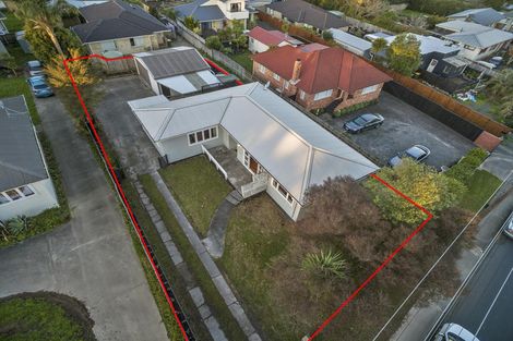 Photo of property in 36 Pine Avenue, Henderson, Auckland, 0612