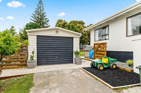 Photo of property in 18 Kauri Crescent, Snells Beach, 0920