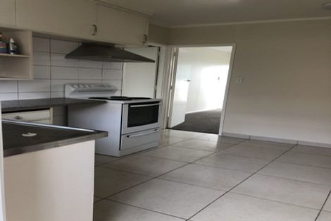 Photo of property in 52 Buscomb Avenue, Henderson, Auckland, 0610