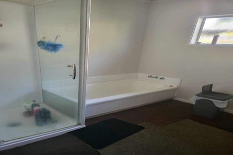 Photo of property in 1/23 Sovereign Place, Glenfield, Auckland, 0629