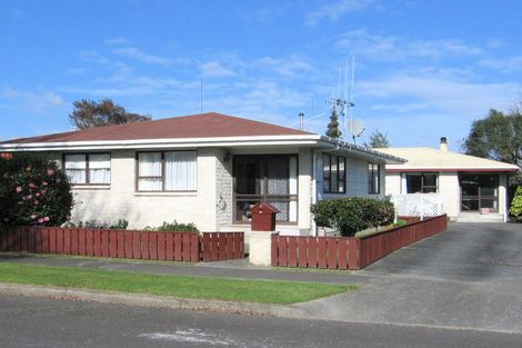 Photo of property in 59 Crewe Crescent, Hokowhitu, Palmerston North, 4410