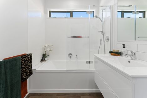 Photo of property in 23c Heta Road, Highlands Park, New Plymouth, 4312