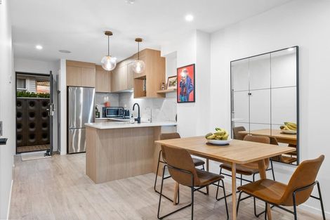 Photo of property in 5/1a Royal View Road, Te Atatu South, Auckland, 0610