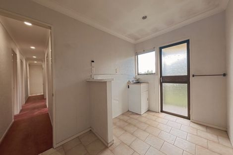 Photo of property in 591 Great South Road, Rosehill, Papakura, 2113