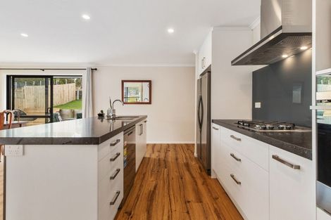 Photo of property in 12 Jeroboam Loop, Kumeu, 0810