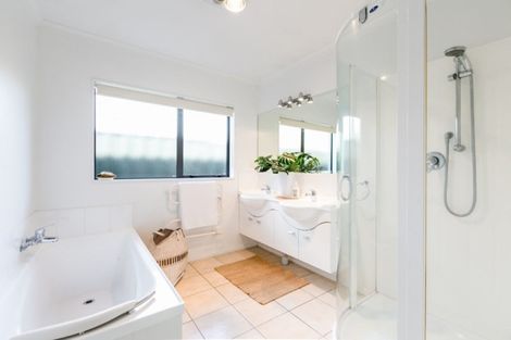 Photo of property in 24 Fairview Place, Havelock North, 4130