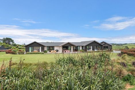 Photo of property in 16 Tamahunga Drive, Matakana, Warkworth, 0985