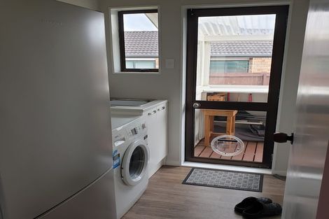 Photo of property in 32b Edgewater Parade, Waiuku, 2123