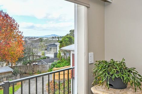 Photo of property in 21 Hatherlow Street, Glenfield, Auckland, 0629