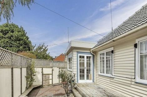 Photo of property in 112 Main Road, Tawa, Wellington, 5028