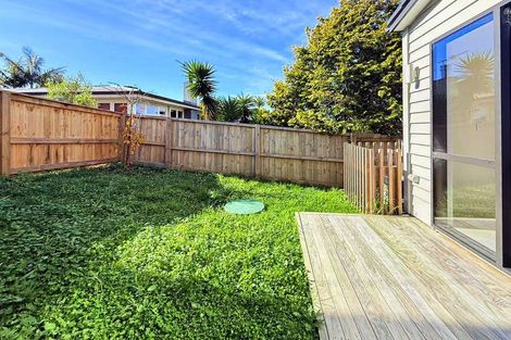 Photo of property in 16f Sheridan Drive, New Lynn, Auckland, 0600