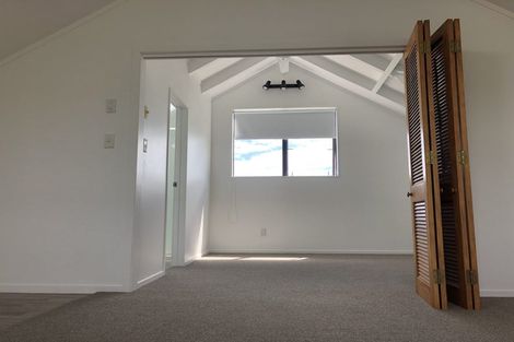 Photo of property in 18 Ngatira Road, Muriwai, Waimauku, 0881