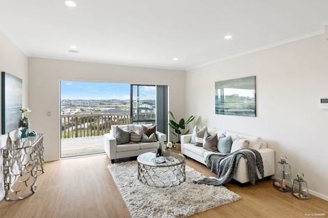 Photo of property in 10 Ascension Crescent, Orewa, 0931