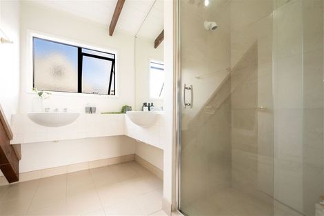 Photo of property in 17 Unsworth Drive, Unsworth Heights, Auckland, 0632