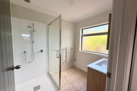 Photo of property in 4/143a Wiseley Road, West Harbour, Auckland, 0618