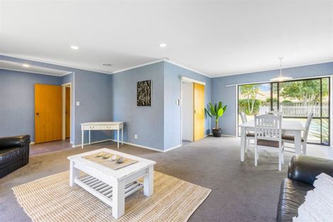 Photo of property in 13 Seneca Court, Golflands, Auckland, 2013