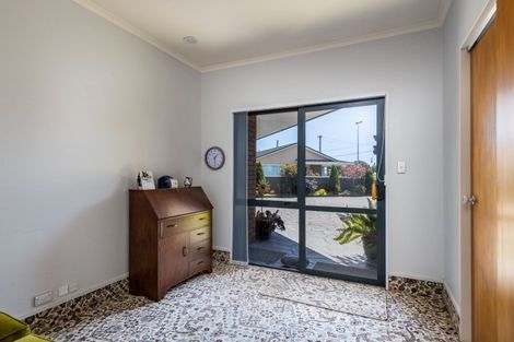 Photo of property in 81 Wallace Place, Westown, New Plymouth, 4310