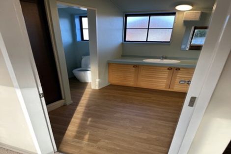 Photo of property in 2/136 Karori Road, Karori, Wellington, 6012