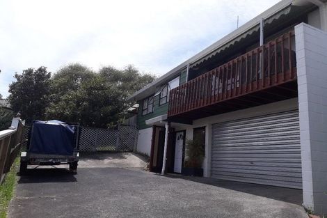 Photo of property in 2/15 Louise Place, Browns Bay, Auckland, 0630