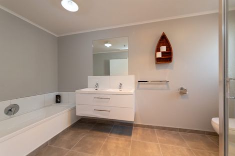 Photo of property in 21 Ongo Road, Hunterville, 4730