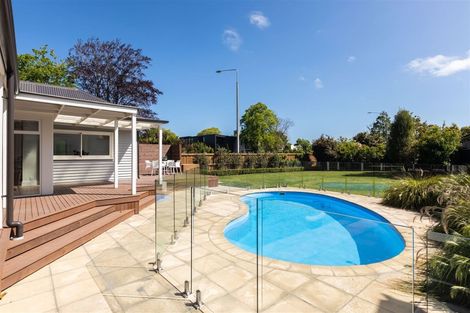 Photo of property in 3 Strowan Road, Strowan, Christchurch, 8052