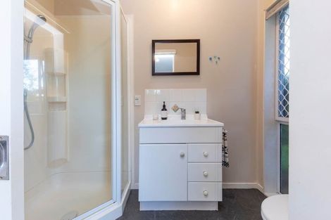 Photo of property in 10 Ryden Place, Glen Eden, Auckland, 0602