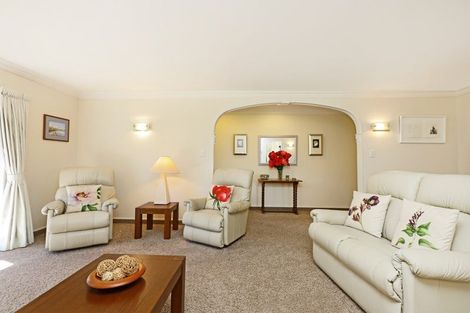 Photo of property in 28 Kensington Drive, Taradale, Napier, 4112