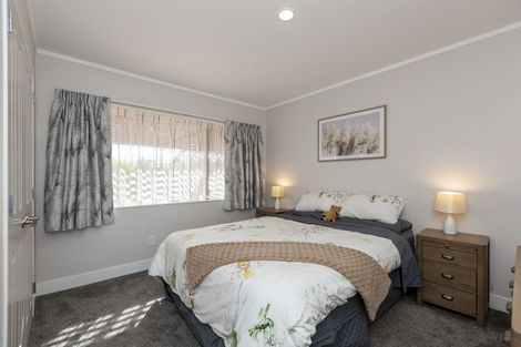 Photo of property in 68 Guildford Drive, Paraparaumu, 5032