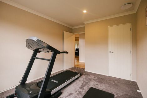 Photo of property in 8 Titirangi Drive, Fitzherbert, Palmerston North, 4471