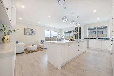 Photo of property in 3 Aklander Rise, Flat Bush, Auckland, 2019