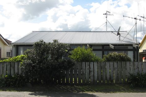 Photo of property in 5 Seafront Road, Castlecliff, Whanganui, 4501